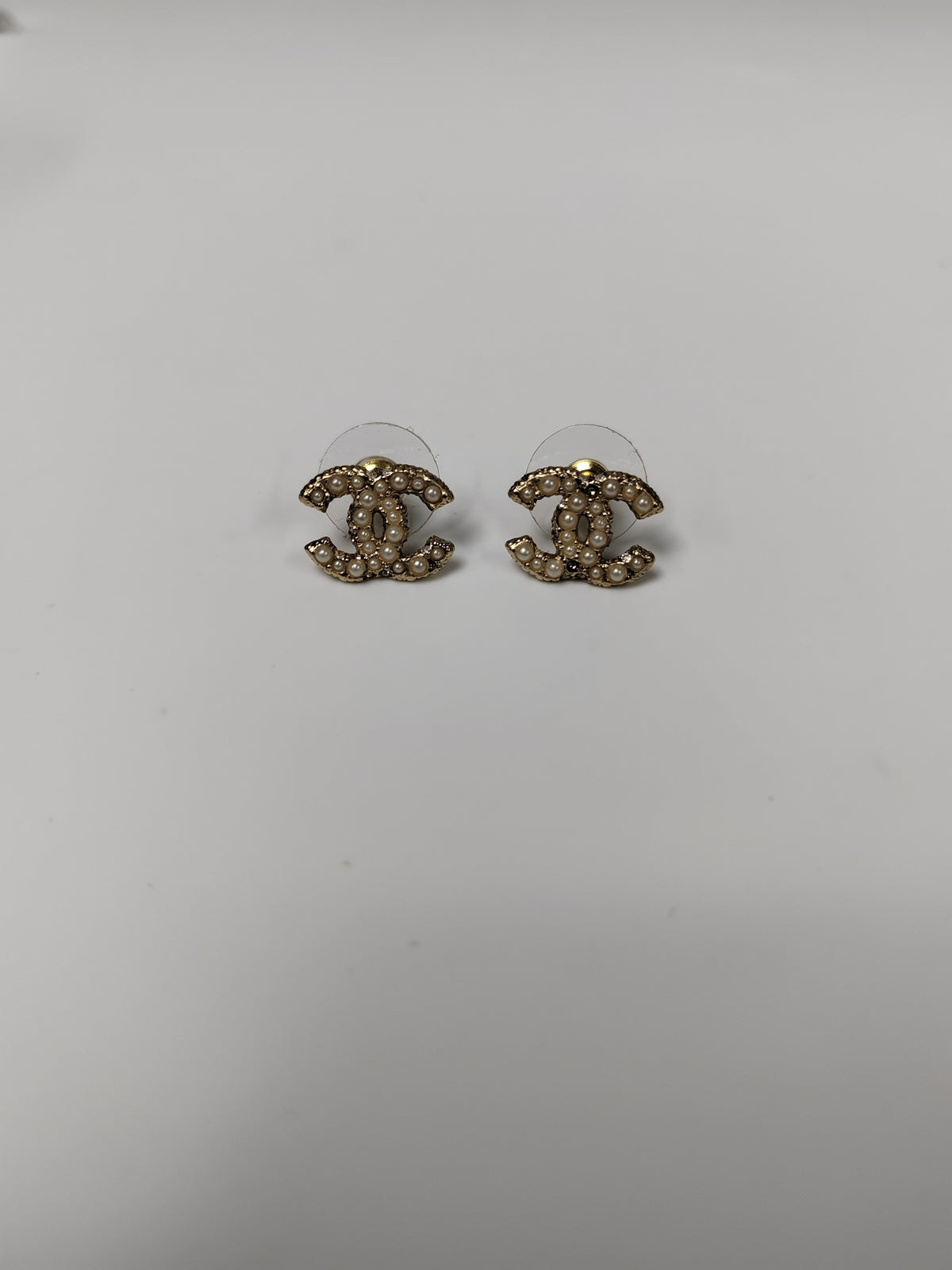 Chanel - Other - Gold-tone metal with faux pearls - Gold