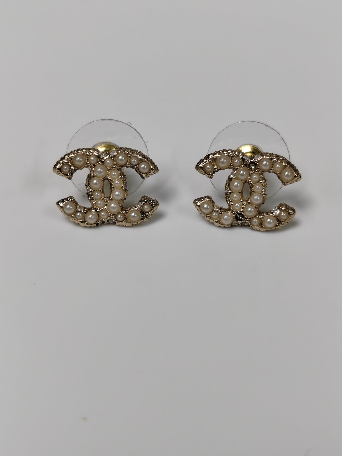 Chanel - Other - Gold-tone metal with faux pearls - Gold