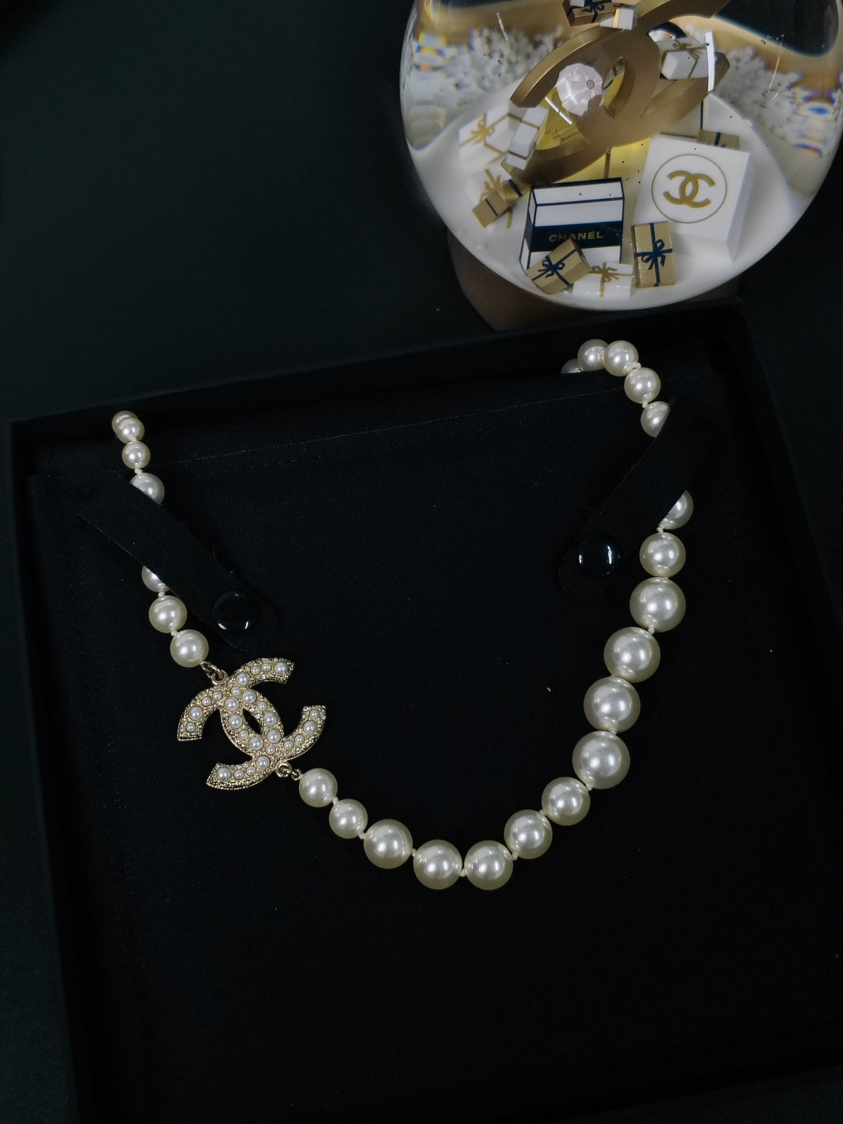 Chanel - Other - Gold-tone metal with faux pearls. - Multicolour