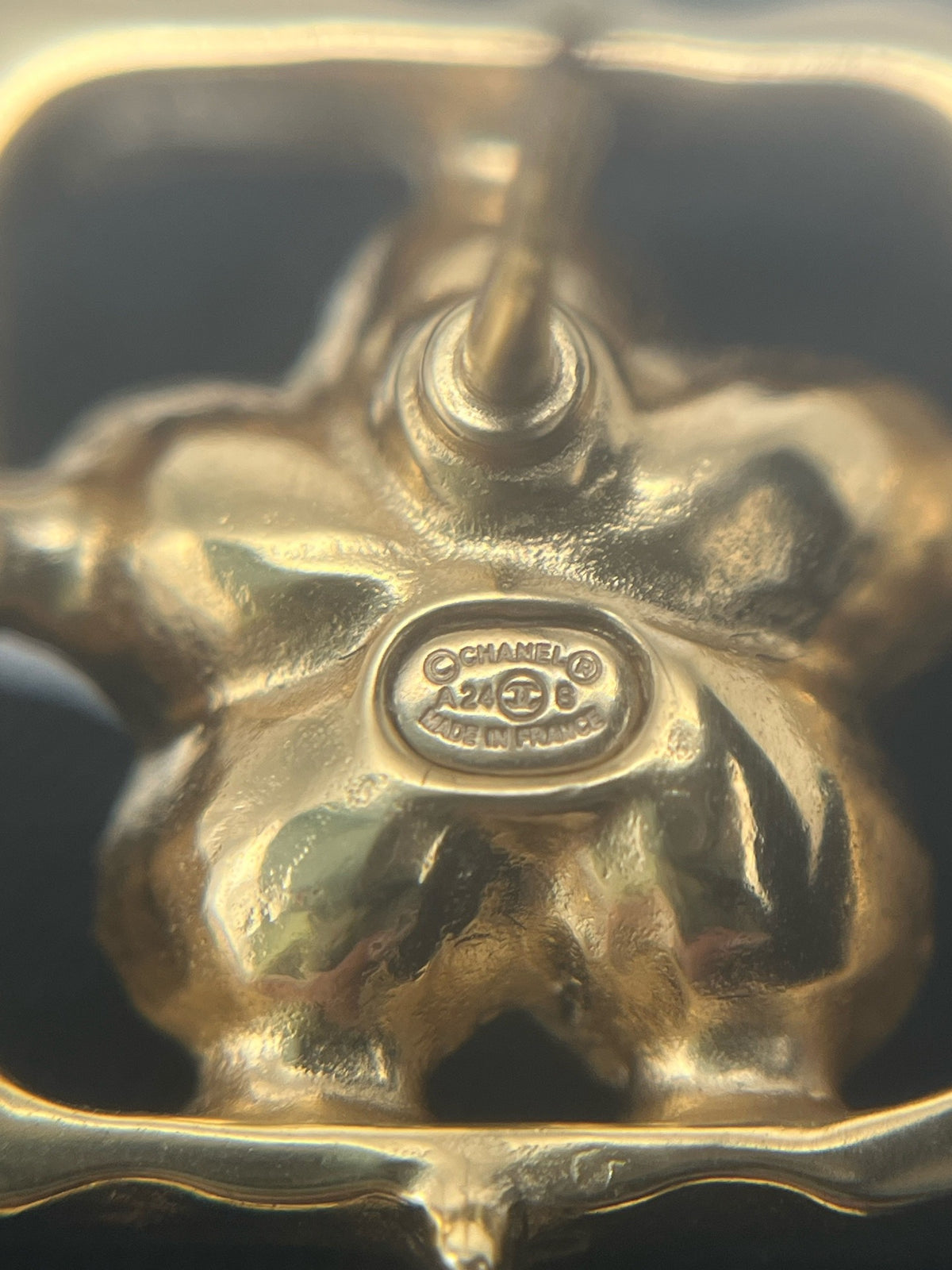 Chanel - Other - Gold-tone metal with glass and imitation pearls. - Gold - (One size)