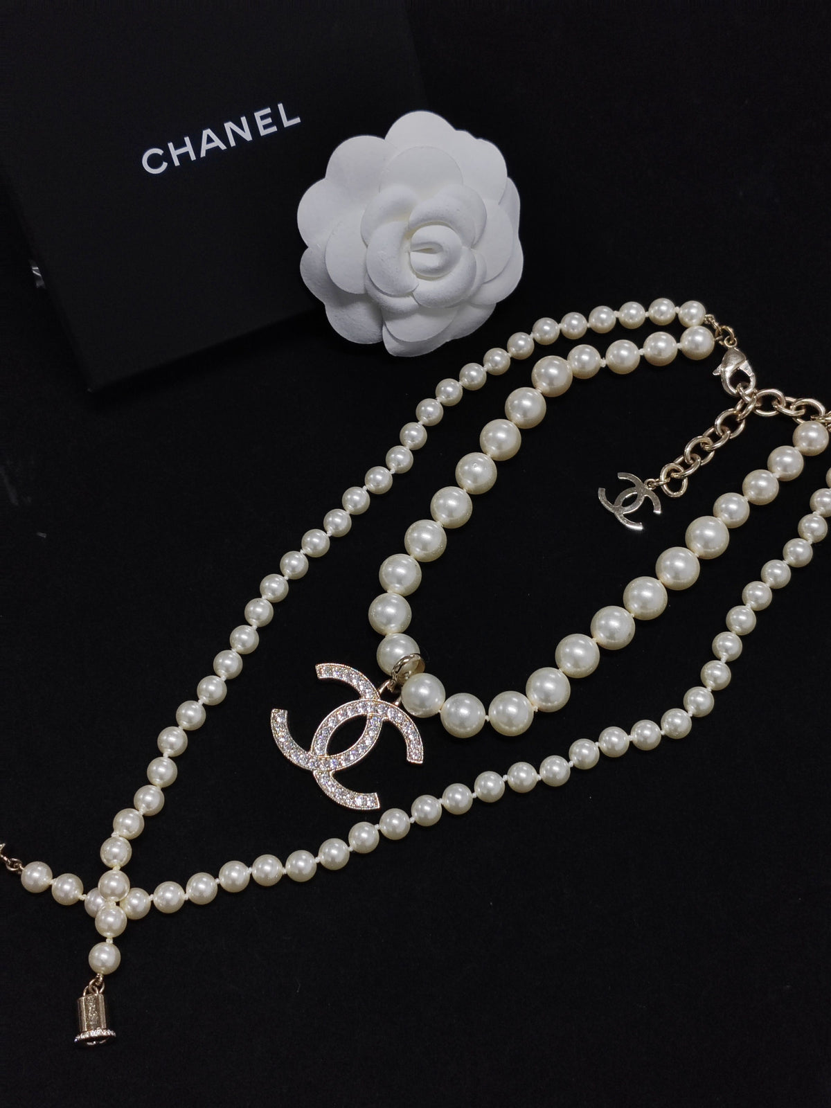 Chanel - Other - Gold-tone metal with glass crystals and imitation pearls - White
