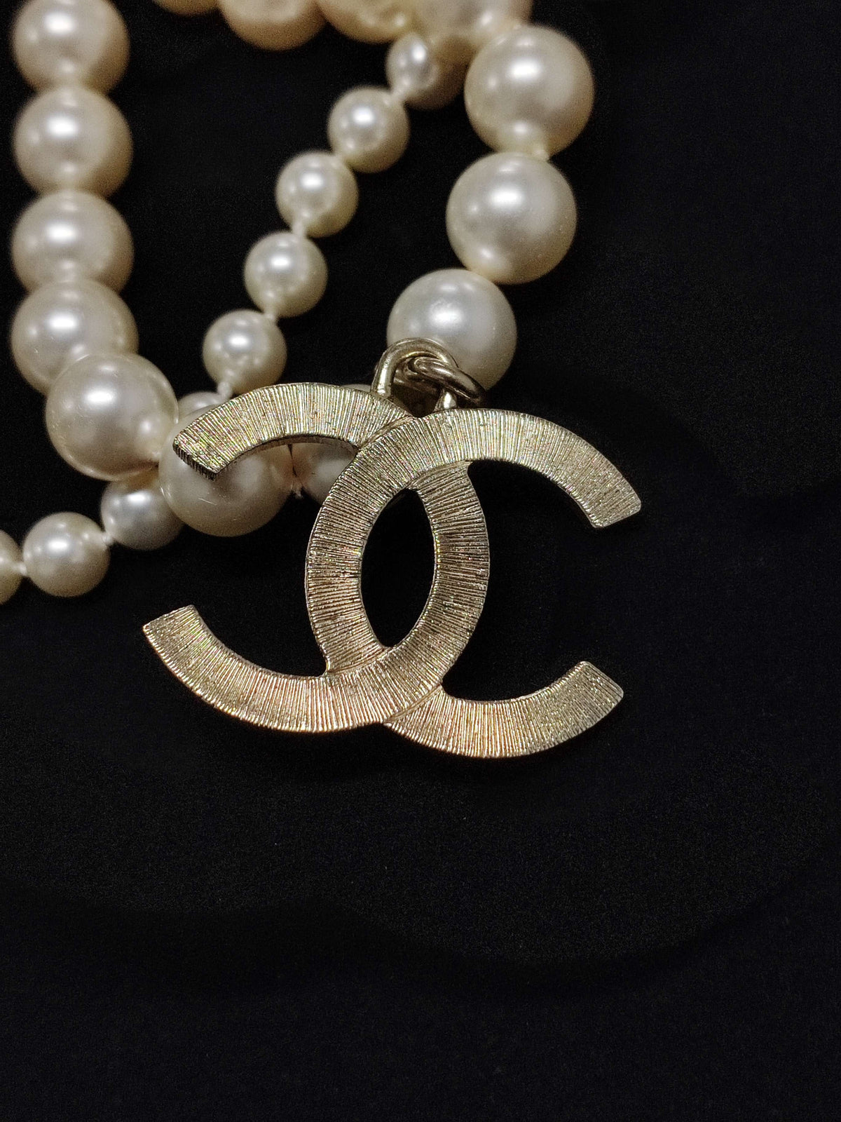 Chanel - Other - Gold-tone metal with glass crystals and imitation pearls - White