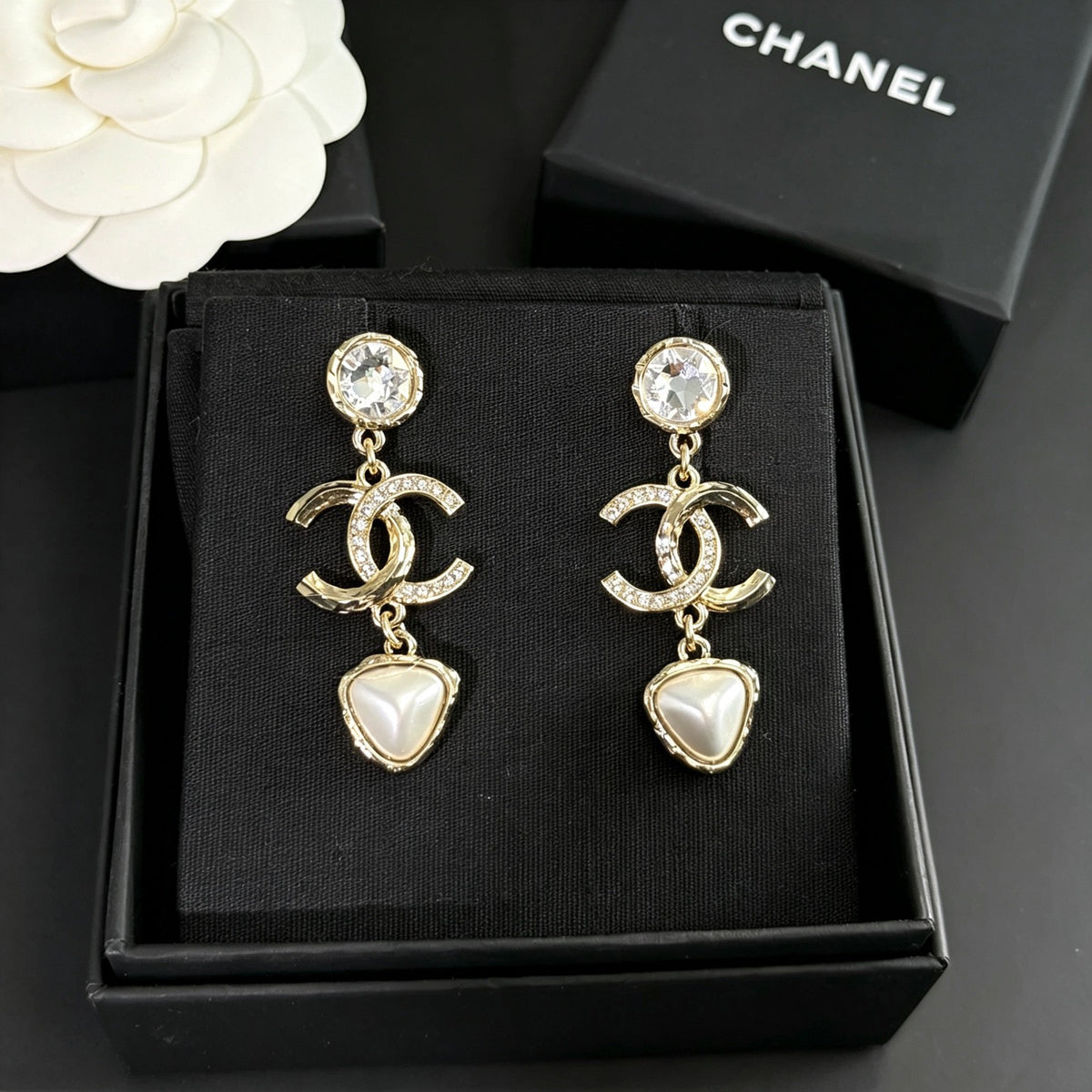Chanel - Other - Gold-tone metal with glass crystals and mother-of-pearl accents - Gold