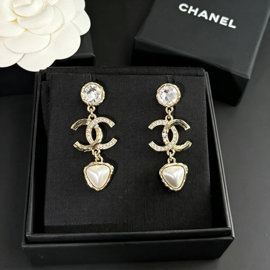 Chanel - Other - Gold-tone metal with glass crystals and mother-of-pearl accents - Gold