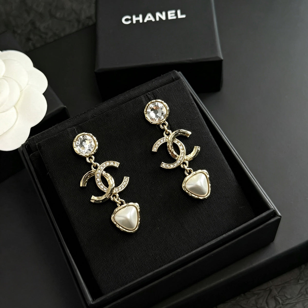 Chanel - Other - Gold-tone metal with glass crystals and mother-of-pearl accents - Gold