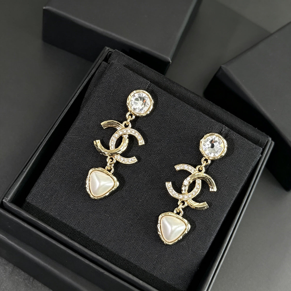 Chanel - Other - Gold-tone metal with glass crystals and mother-of-pearl accents - Gold