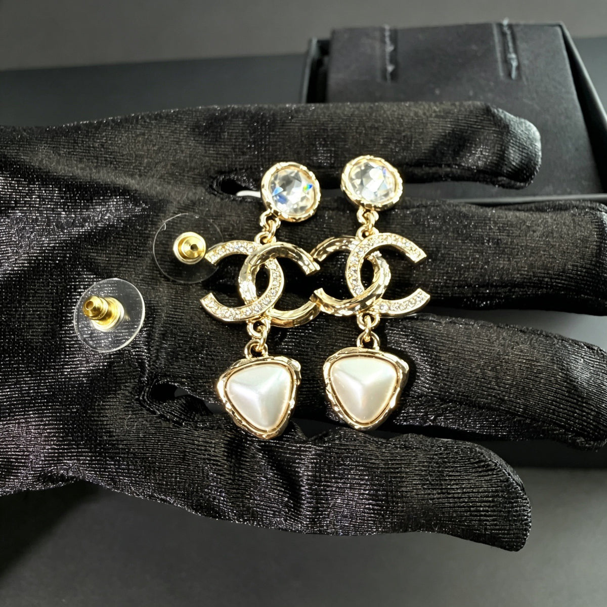 Chanel - Other - Gold-tone metal with glass crystals and mother-of-pearl accents - Gold