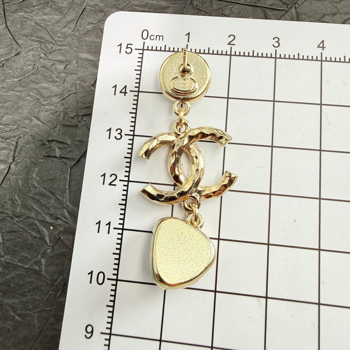 Chanel - Other - Gold-tone metal with glass crystals and mother-of-pearl accents - Gold