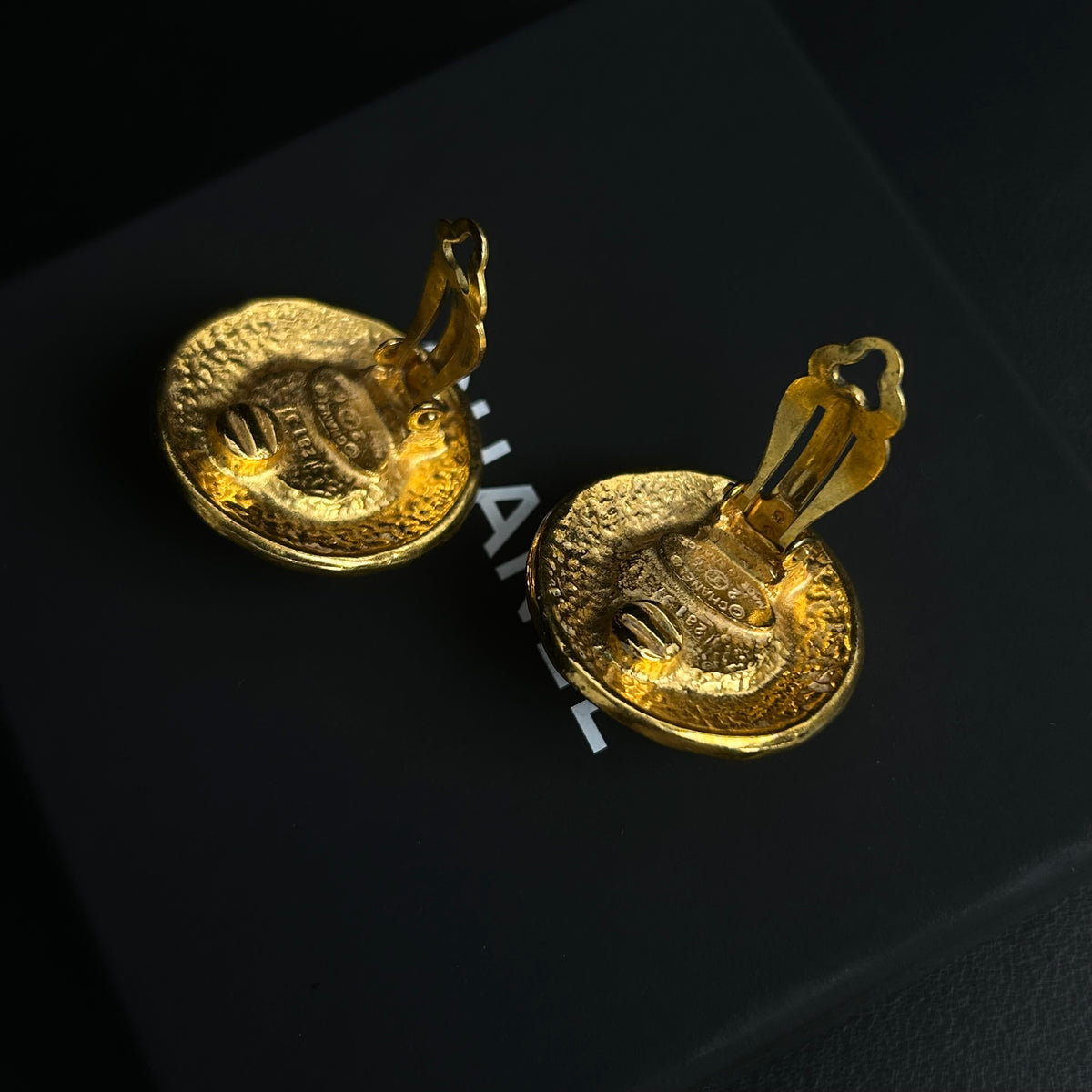 Chanel - Other - Gold-tone metal with glass pearl accents - Gold
