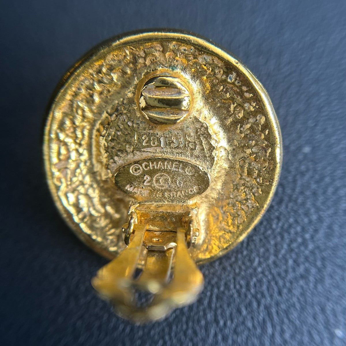 Chanel - Other - Gold-tone metal with glass pearl accents - Gold