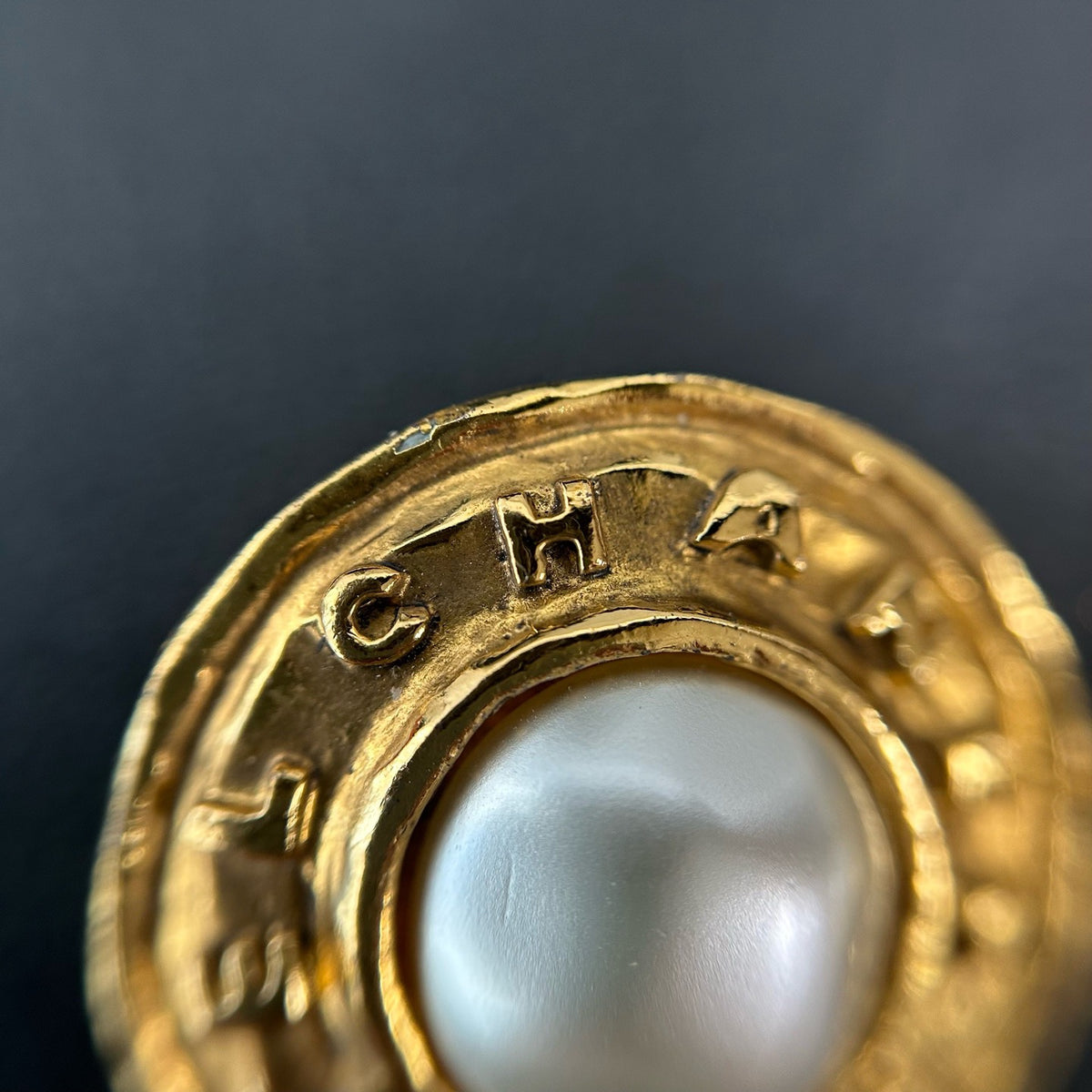 Chanel - Other - Gold-tone metal with glass pearl accents - Gold