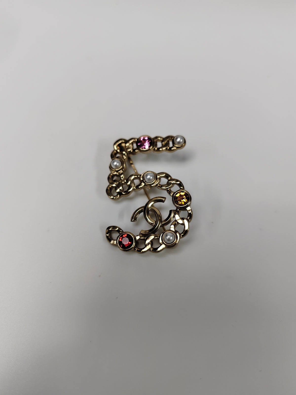 Chanel - Other - Gold-tone metal with glass rhinestones and imitation pearls - Multicolour