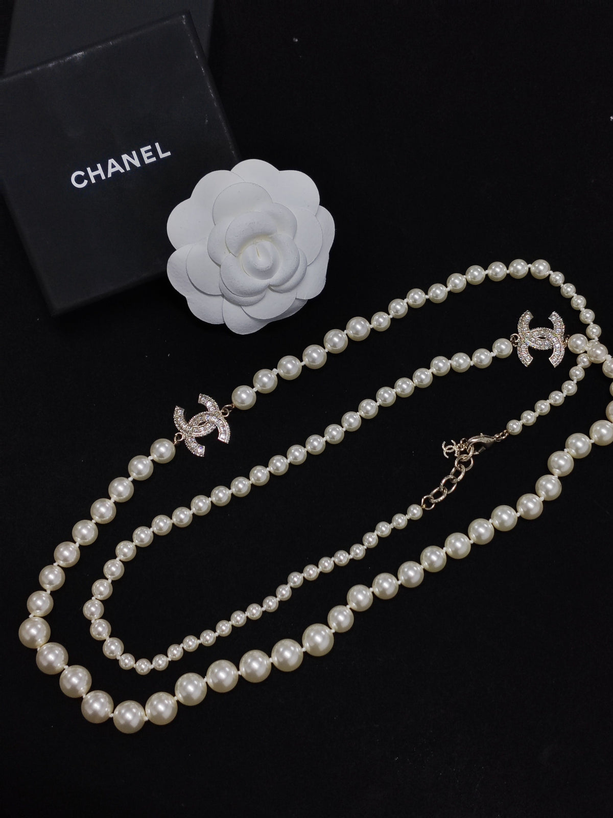 Chanel - Other - Gold-tone metal with glass rhinestones and imitation pearls - White