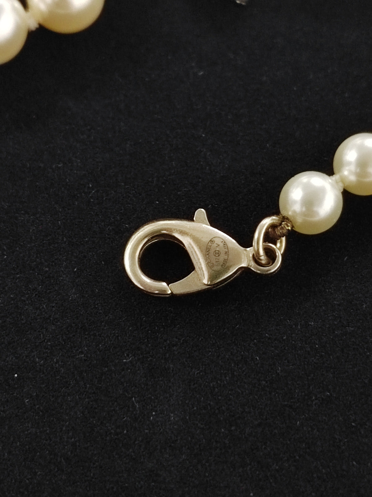 Chanel - Other - Gold-tone metal with glass rhinestones and imitation pearls - White