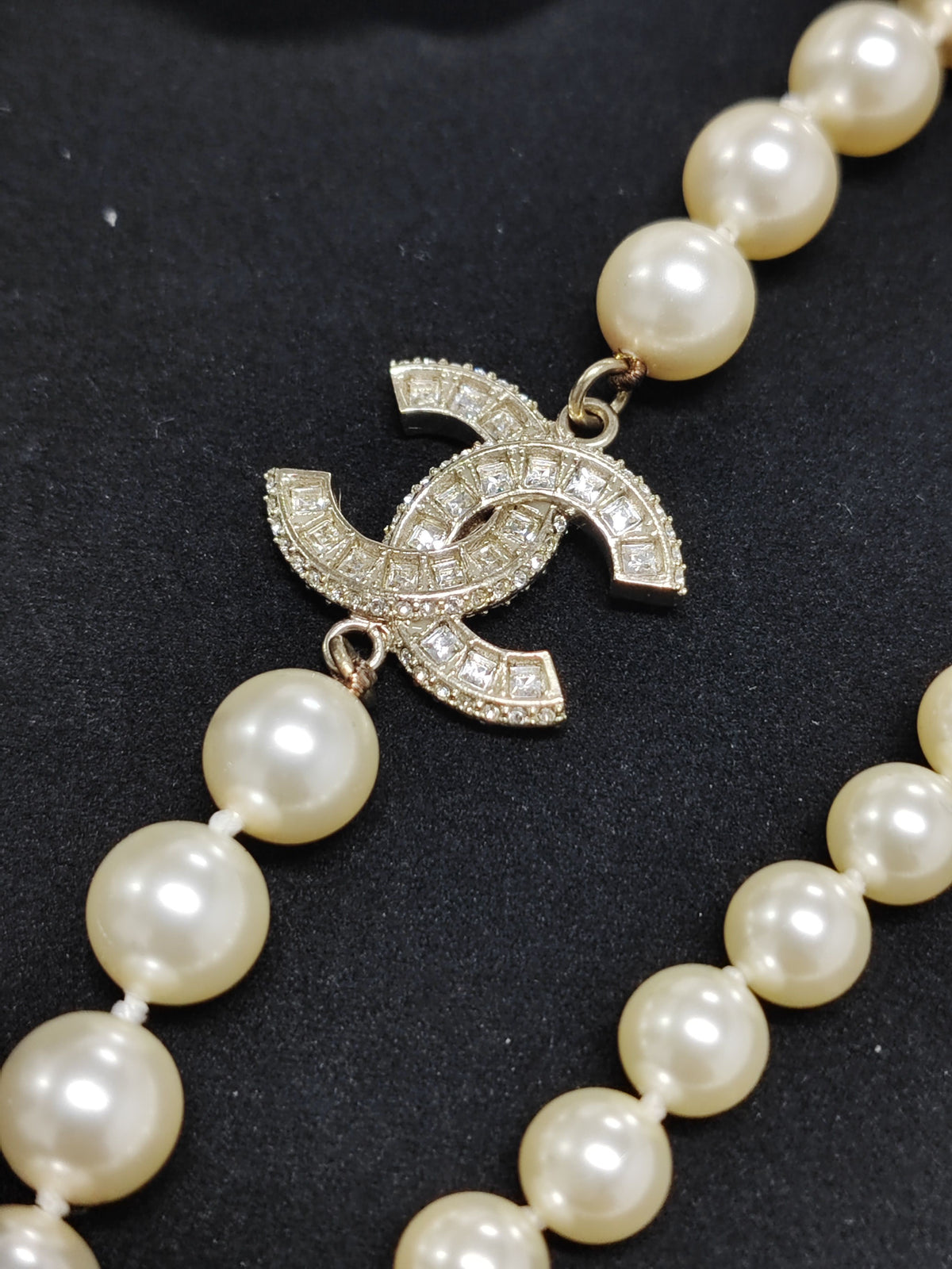 Chanel - Other - Gold-tone metal with glass rhinestones and imitation pearls - White