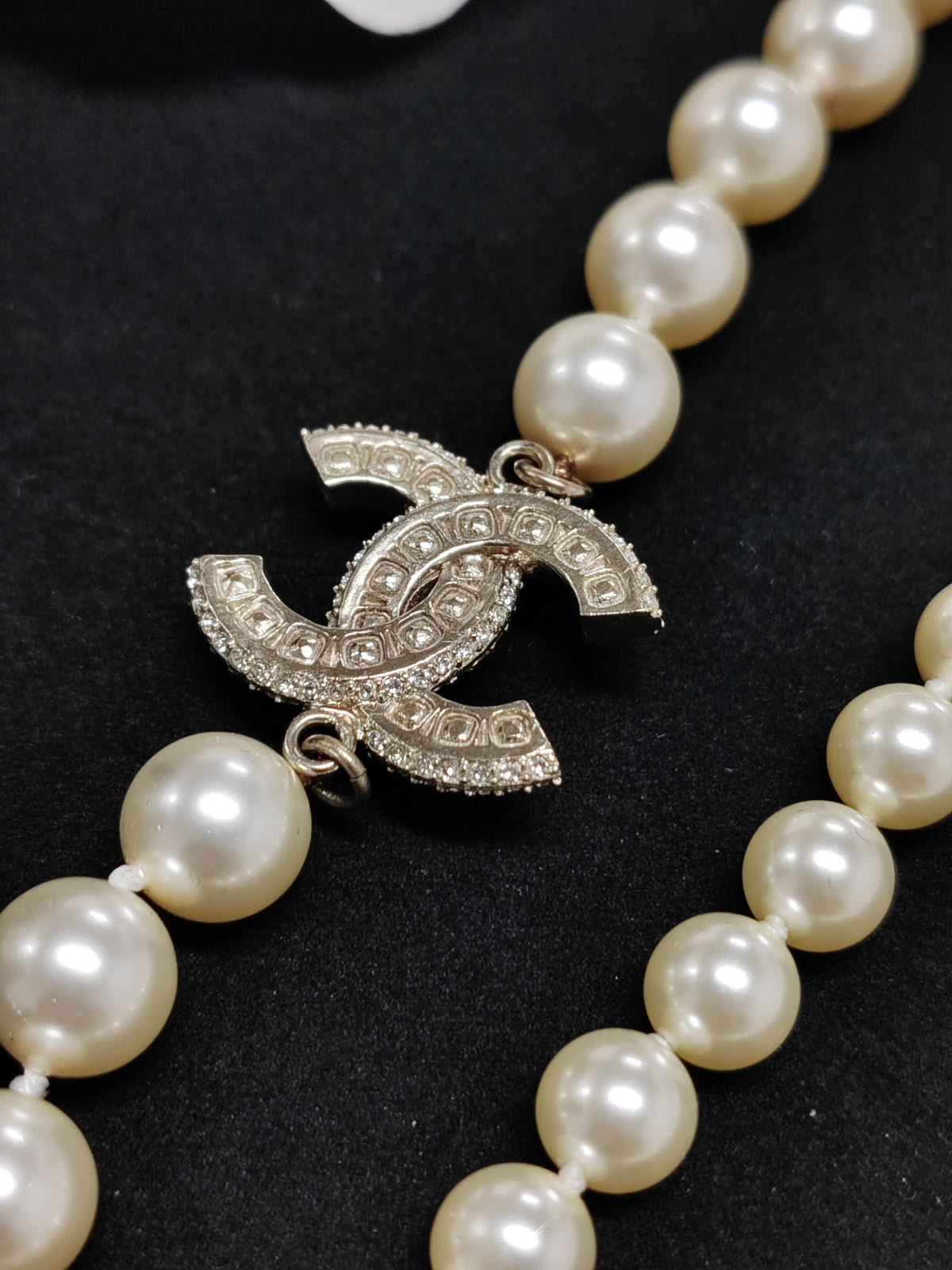 Chanel - Other - Gold-tone metal with glass rhinestones and imitation pearls - White