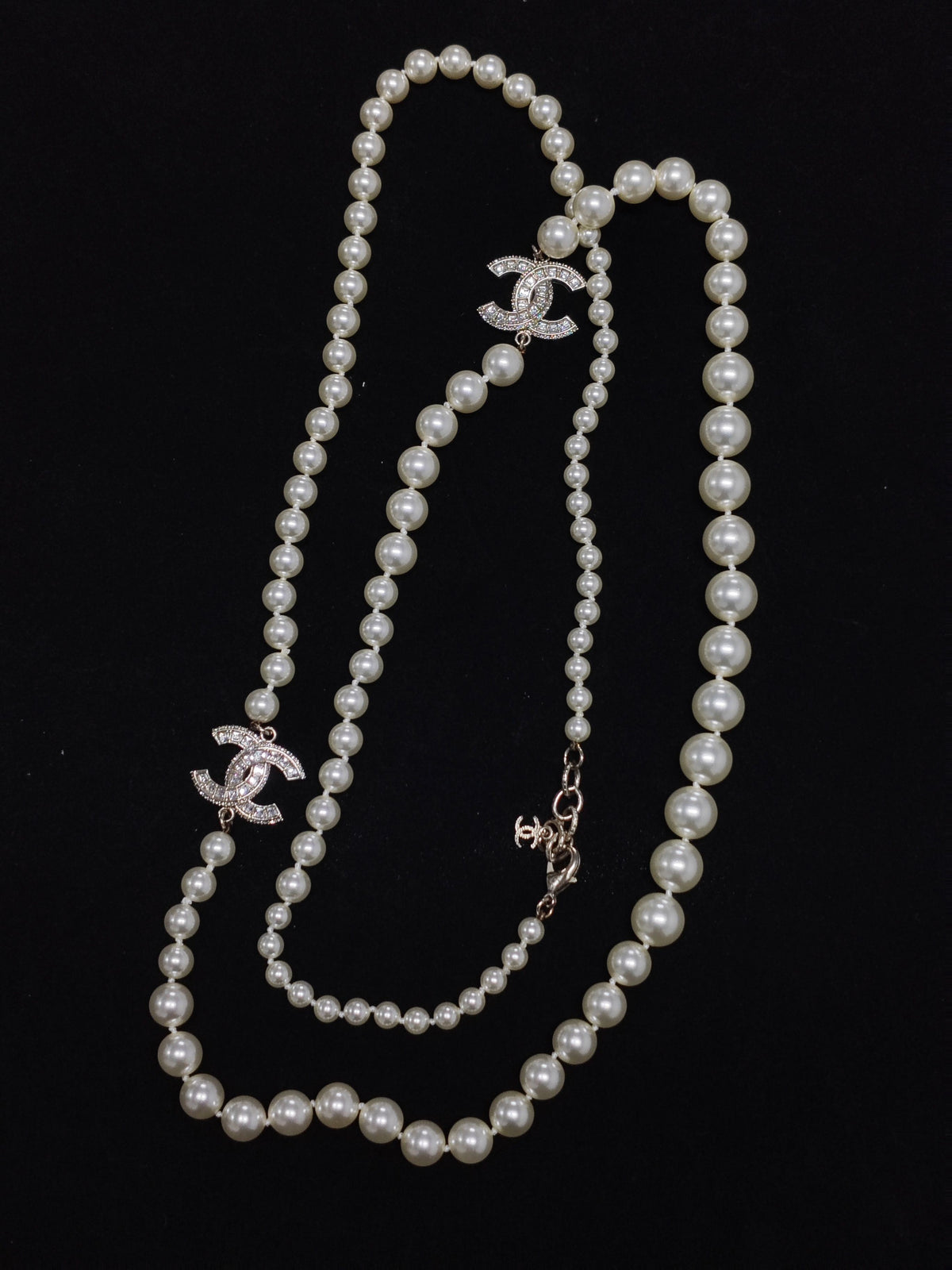Chanel - Other - Gold-tone metal with glass rhinestones and imitation pearls - White