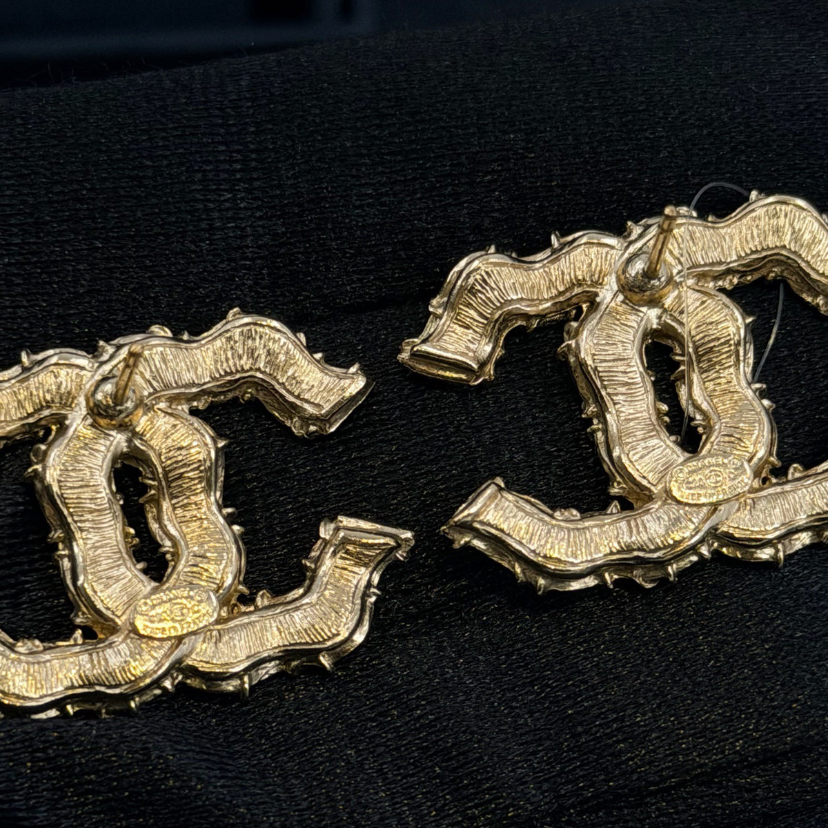 Chanel - Other - Gold-tone metal with glass rhinestones - Gold