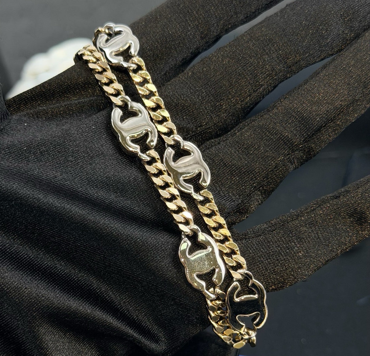 Chanel - Other - Gold-tone metal with glass strass embellishments - Gold