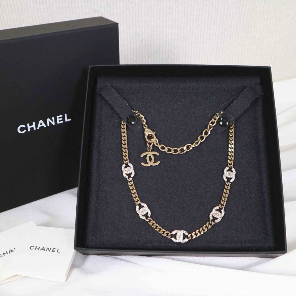 Chanel - Other - Gold-tone metal with glass strass embellishments - Gold