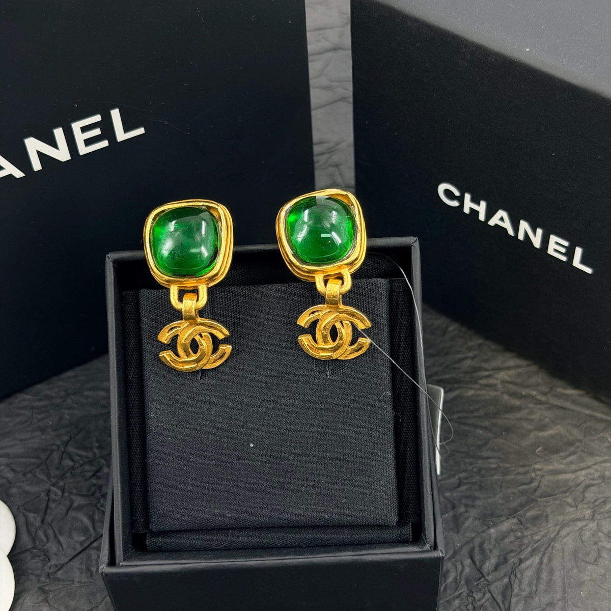 Chanel - Other - Gold-tone metal with green glass cabochons - Multicolour