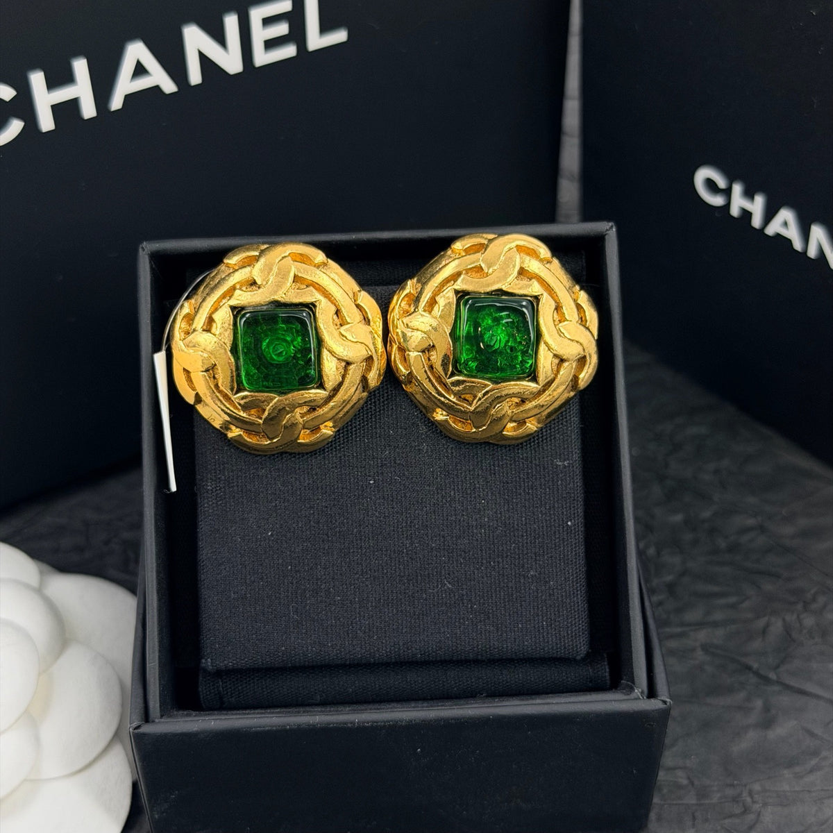 Chanel - Other - Gold-tone metal with green glass cabochons - Multicolour