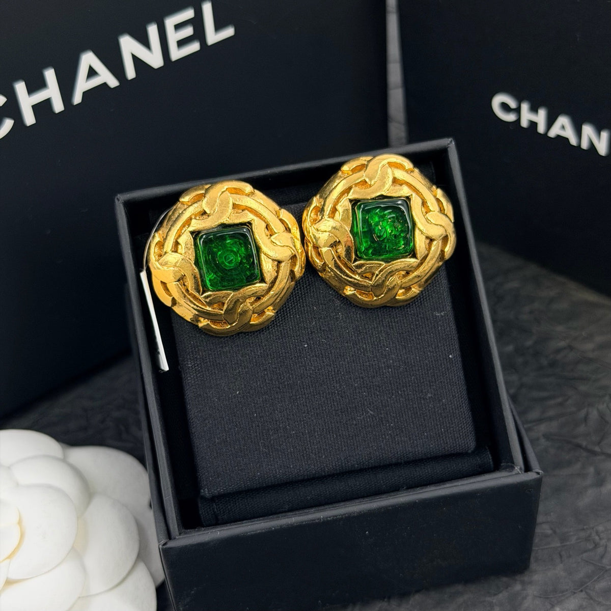 Chanel - Other - Gold-tone metal with green glass cabochons - Multicolour