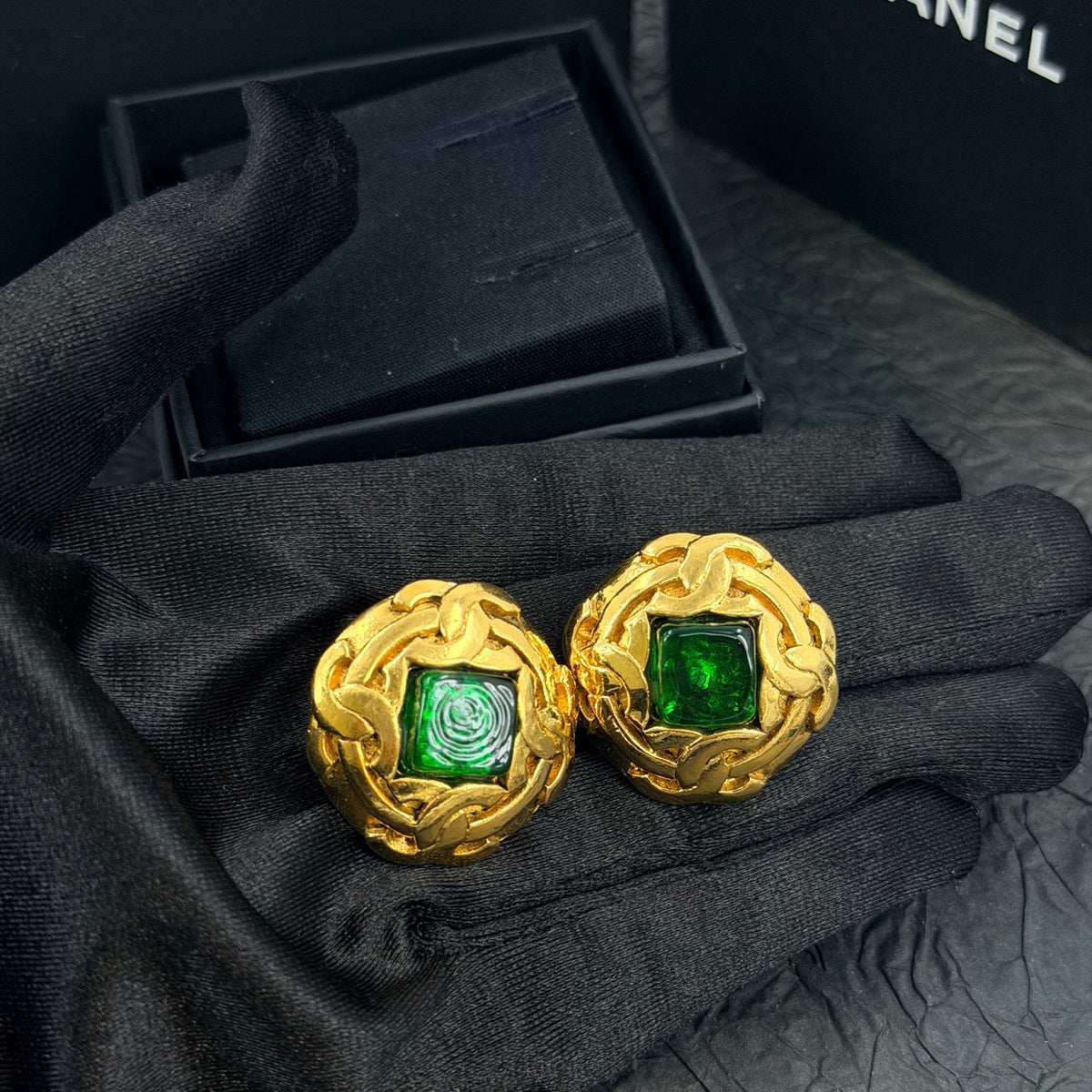 Chanel - Other - Gold-tone metal with green glass cabochons - Multicolour