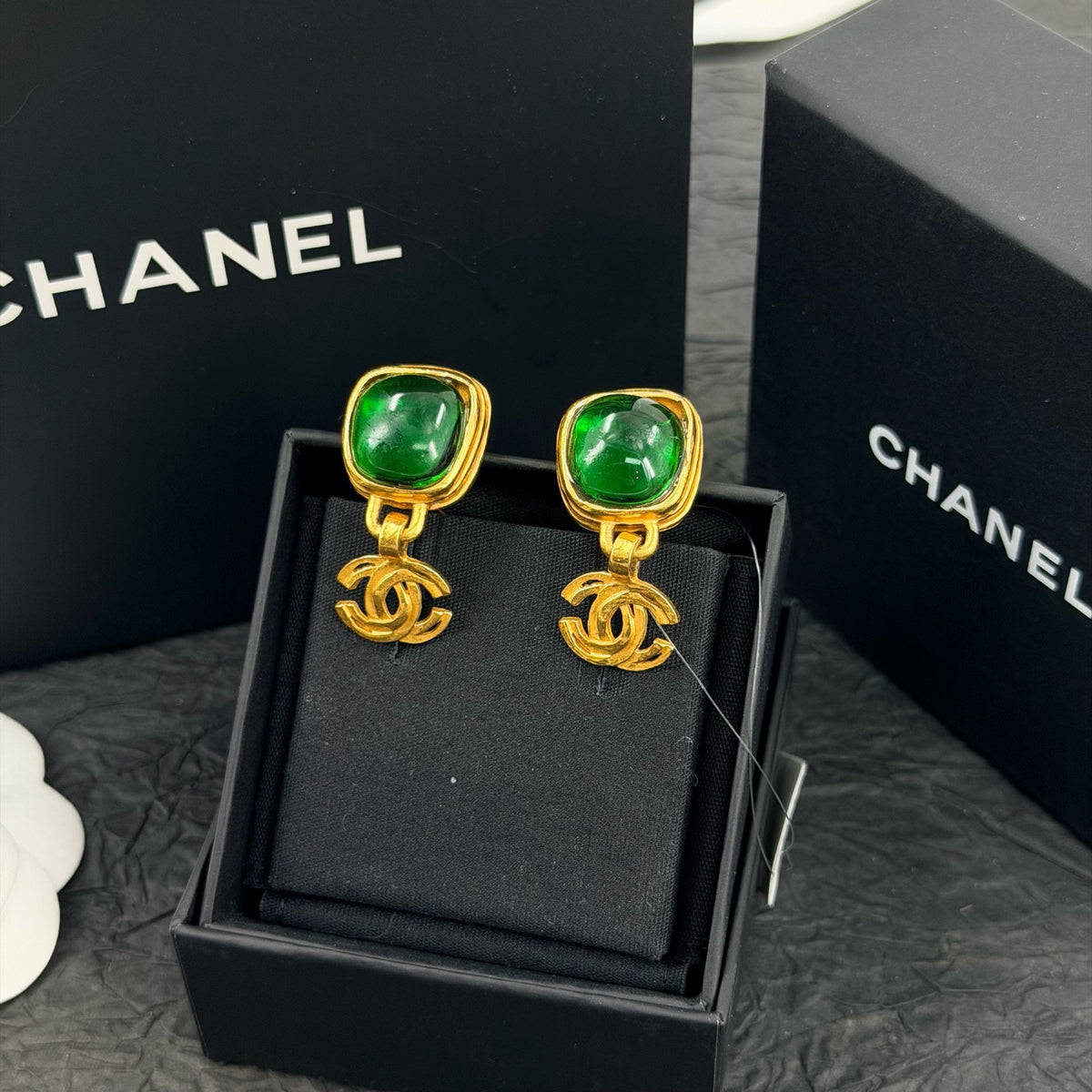 Chanel - Other - Gold-tone metal with green glass cabochons - Multicolour