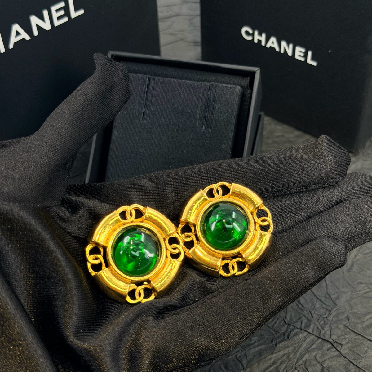 Chanel - Other - Gold-tone metal with green glass cabochons. - Multicolour