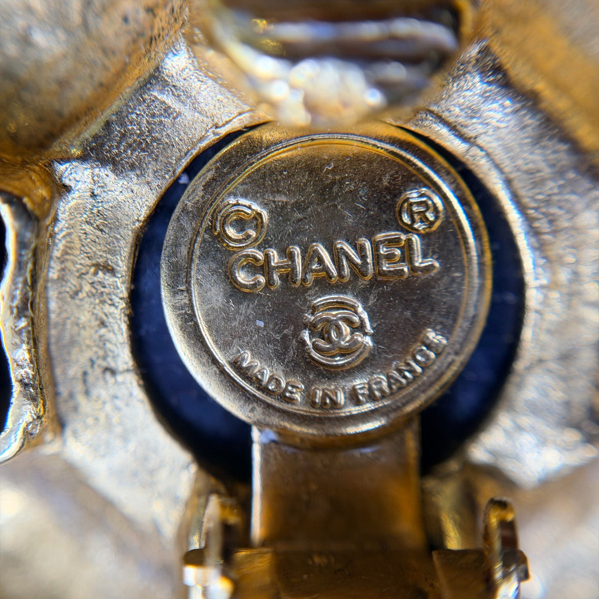 Chanel - Other - Gold-tone metal with green glass cabochons. - Multicolour
