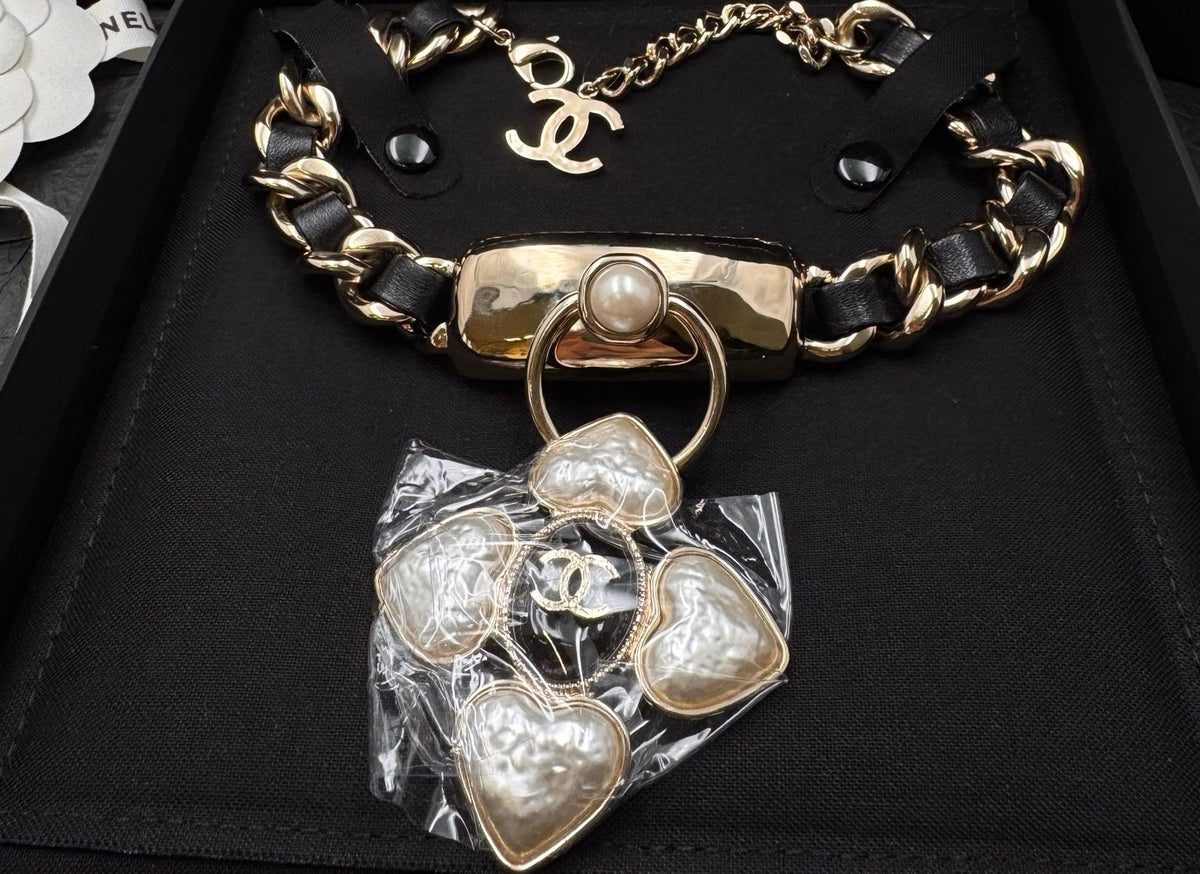 Chanel - Other - Gold-tone metal with imitation pearl and leather elements. - Gold - (30+7)