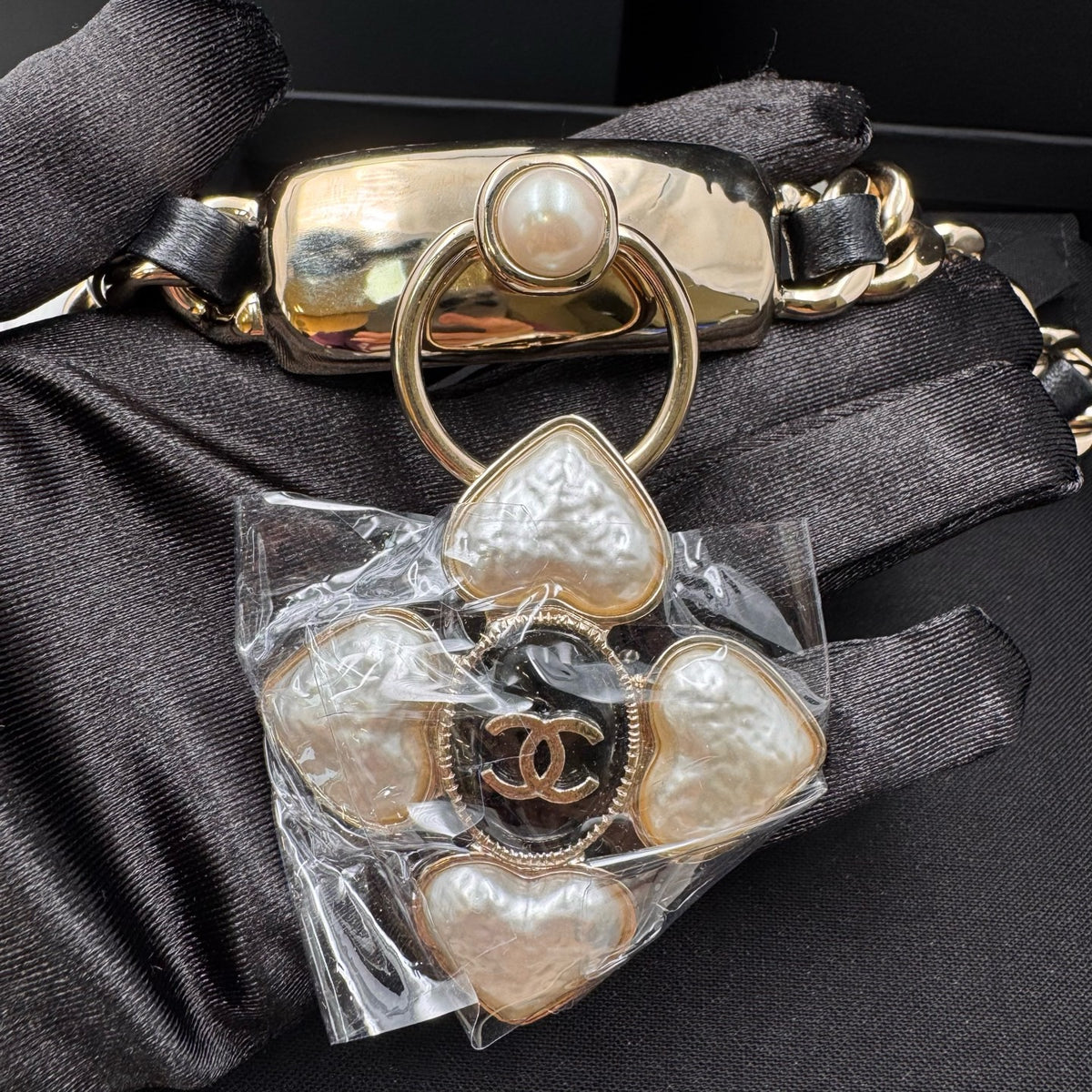 Chanel - Other - Gold-tone metal with imitation pearl and leather elements. - Gold - (30+7)