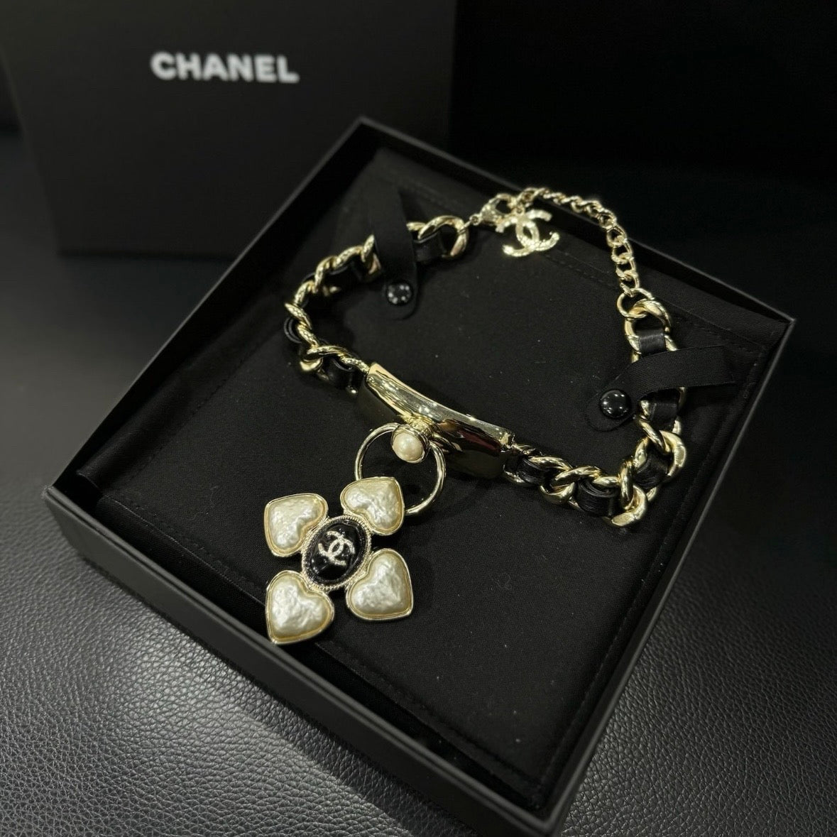 Chanel - Other - Gold-tone metal with imitation pearl and leather elements. - Gold - (30+7)