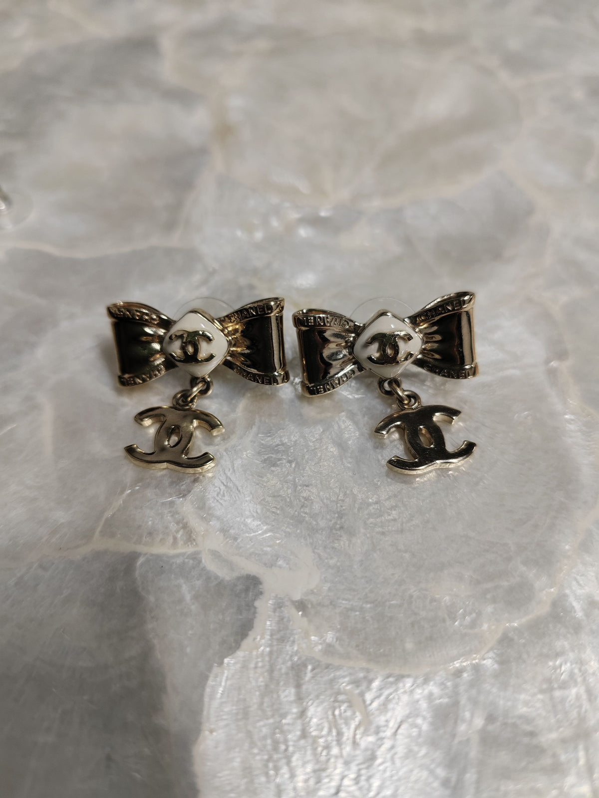 Chanel - Other - Gold-tone metal with imitation pearl and white enamel accents - Gold