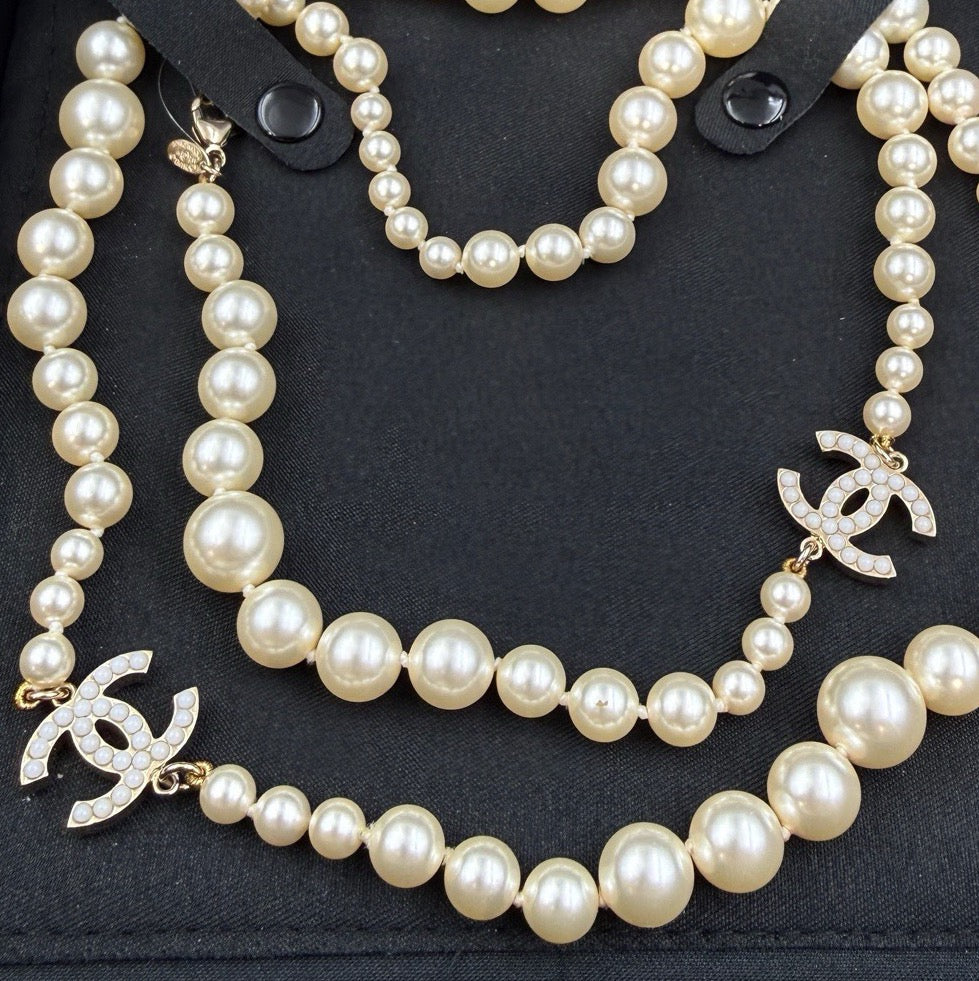 Chanel - Other - Gold-tone metal with imitation pearl beads and crystal-set double-C motifs - White