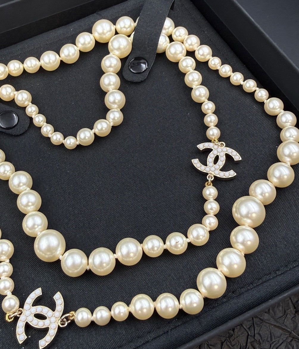 Chanel - Other - Gold-tone metal with imitation pearl beads and crystal-set double-C motifs - White