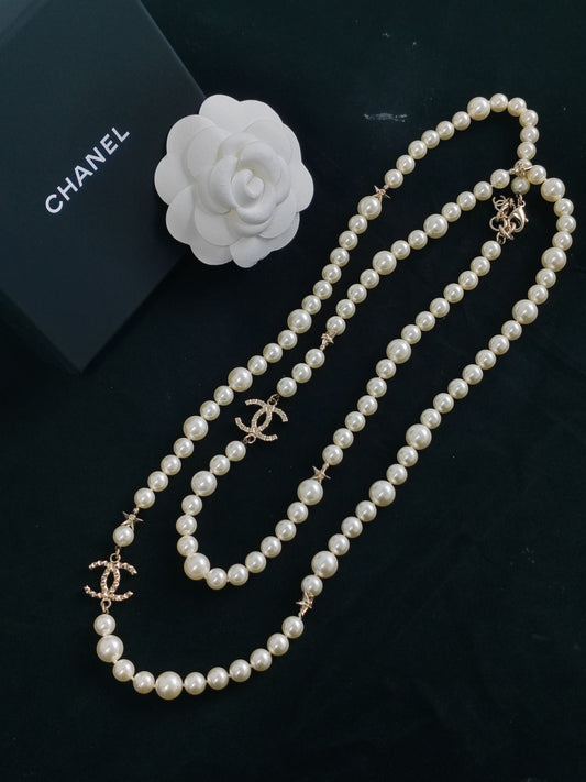 Chanel - Other - Gold-tone metal with imitation pearl beads. - Multicolour
