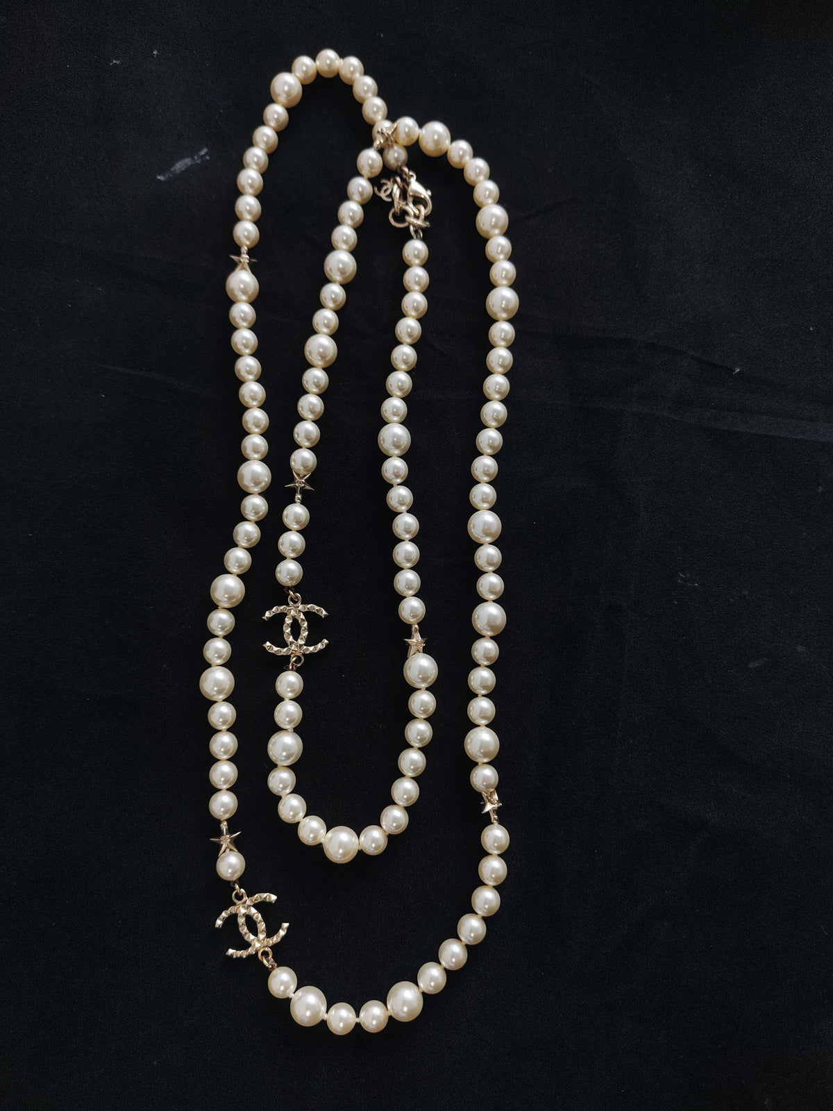 Chanel - Other - Gold-tone metal with imitation pearl beads. - Multicolour