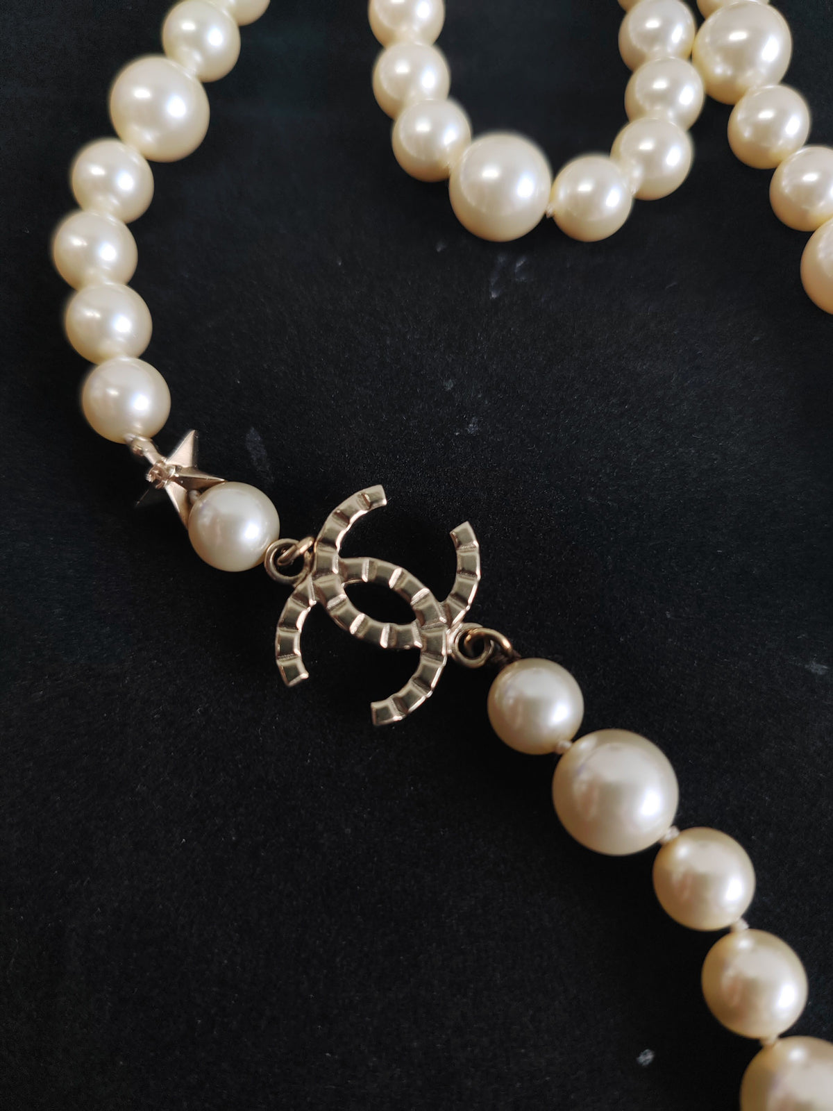 Chanel - Other - Gold-tone metal with imitation pearl beads. - Multicolour