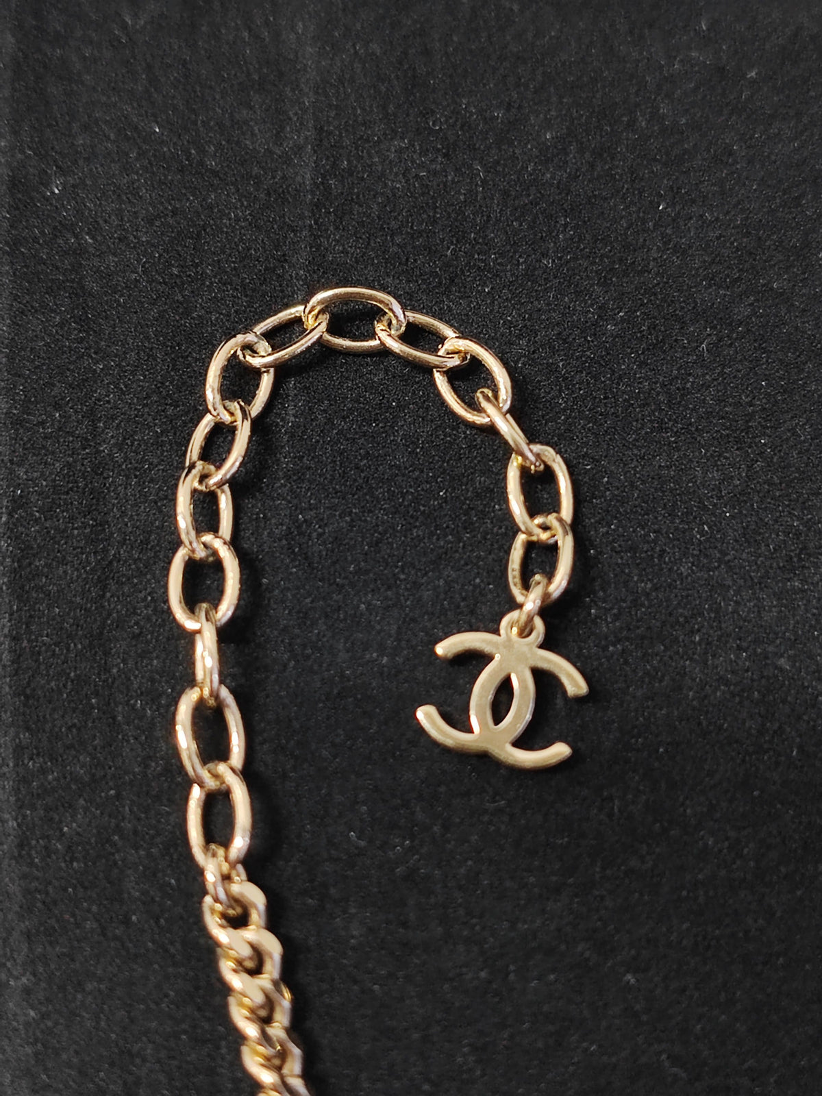 Chanel - Other - Gold-tone metal with imitation pearl beads, pink enamel and crystal embellishment - Multicolour