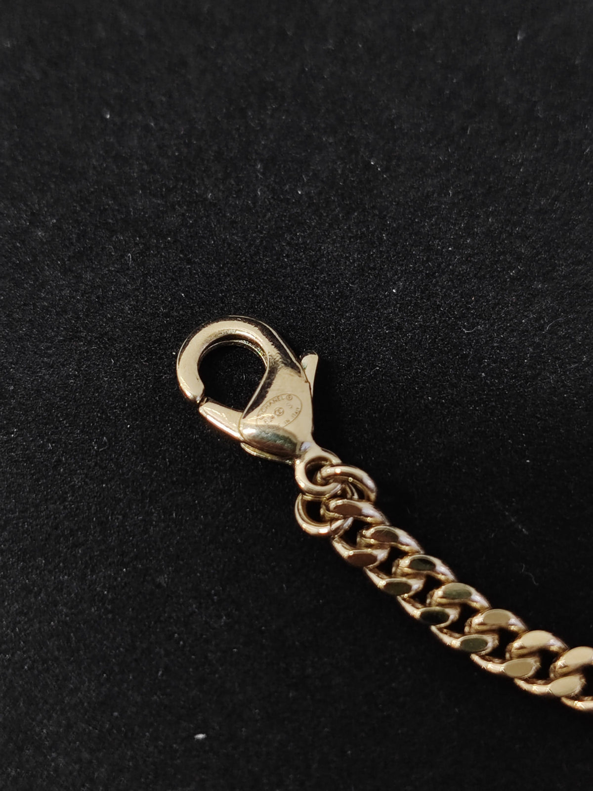 Chanel - Other - Gold-tone metal with imitation pearl beads, pink enamel and crystal embellishment - Multicolour