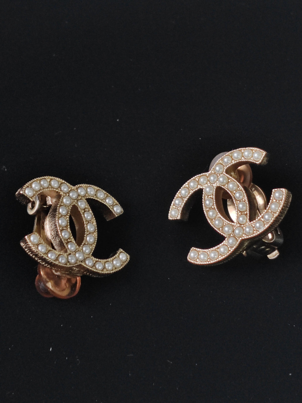 Chanel - Other - Gold-tone metal with imitation pearl embellishments - Gold