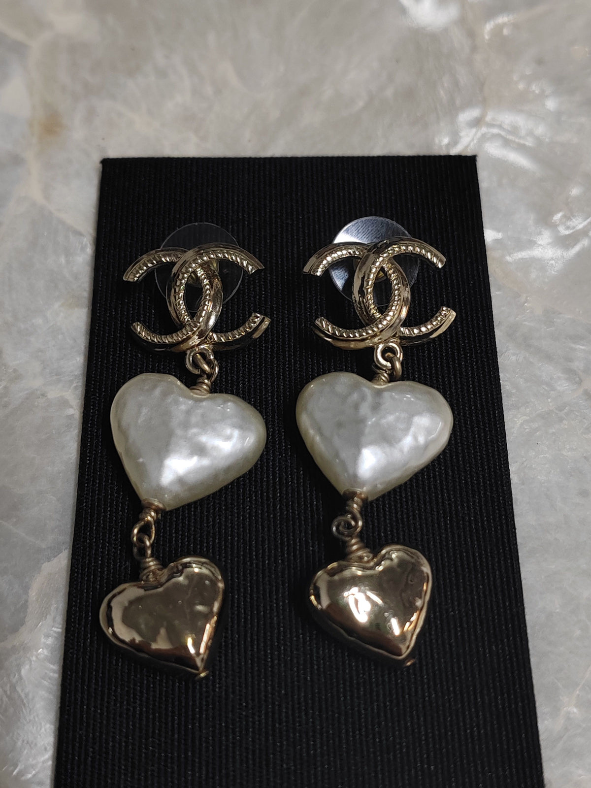 Chanel - Other - Gold-tone metal with imitation pearl heart drops. - Multicolour