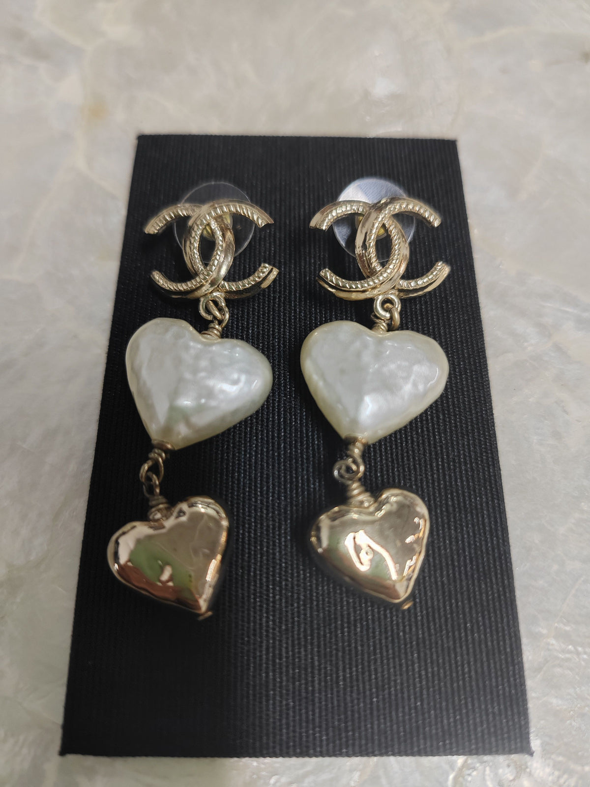 Chanel - Other - Gold-tone metal with imitation pearl heart drops. - Multicolour