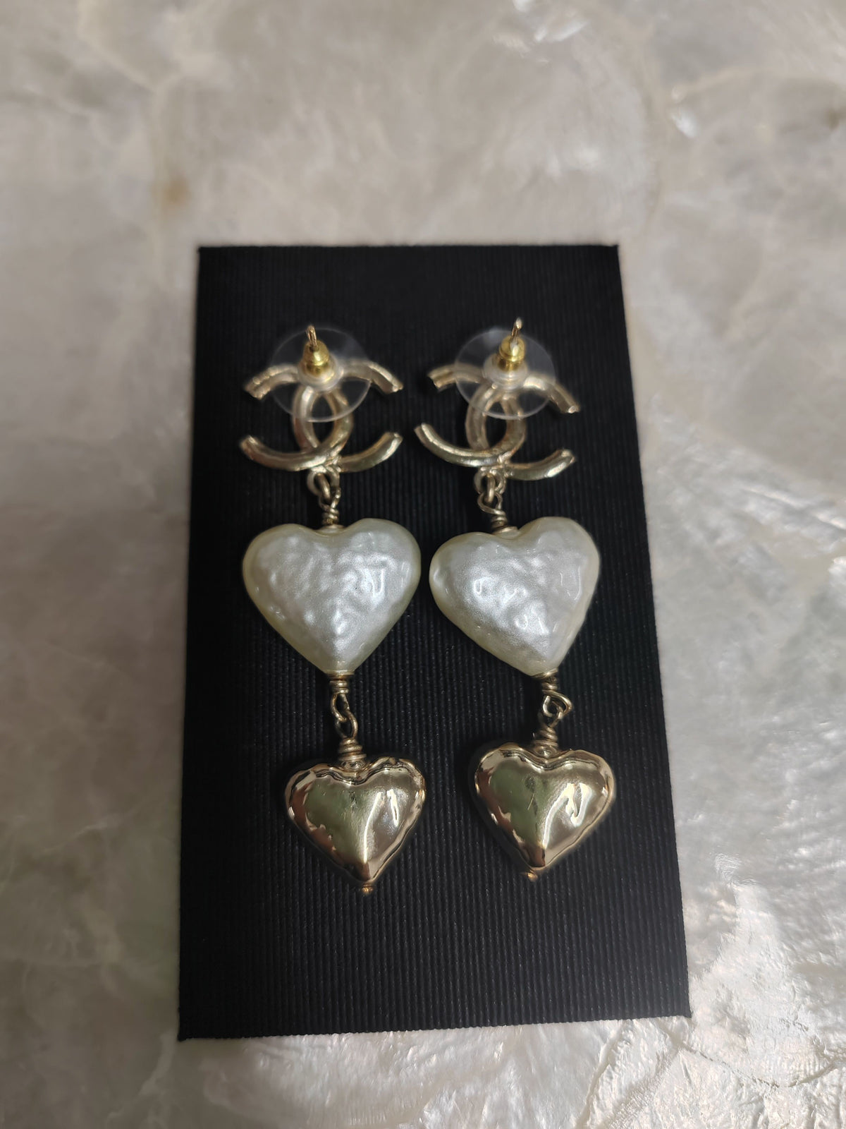 Chanel - Other - Gold-tone metal with imitation pearl heart drops. - Multicolour
