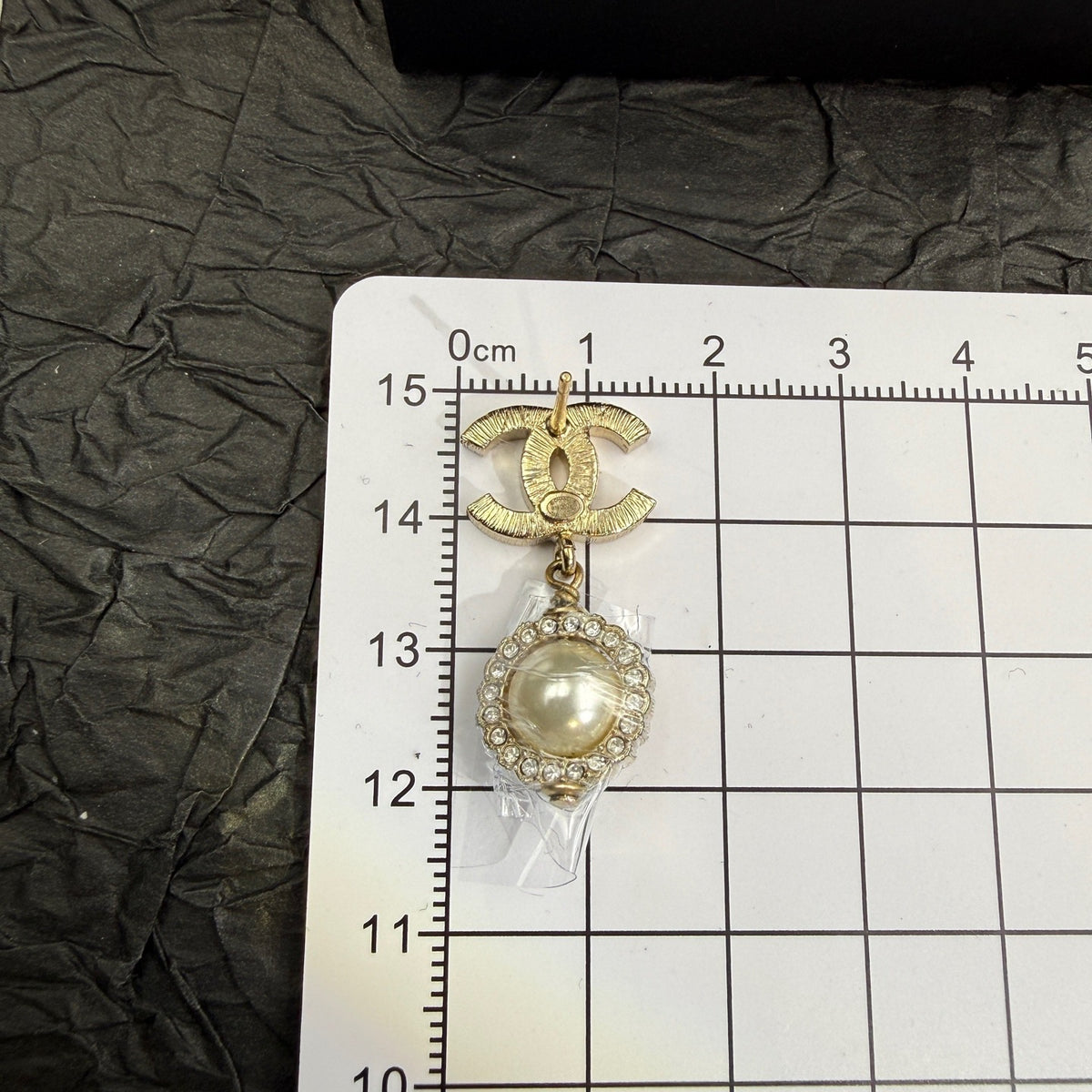 Chanel - Other - Gold-tone metal with imitation pearls and clear rhinestones - Gold