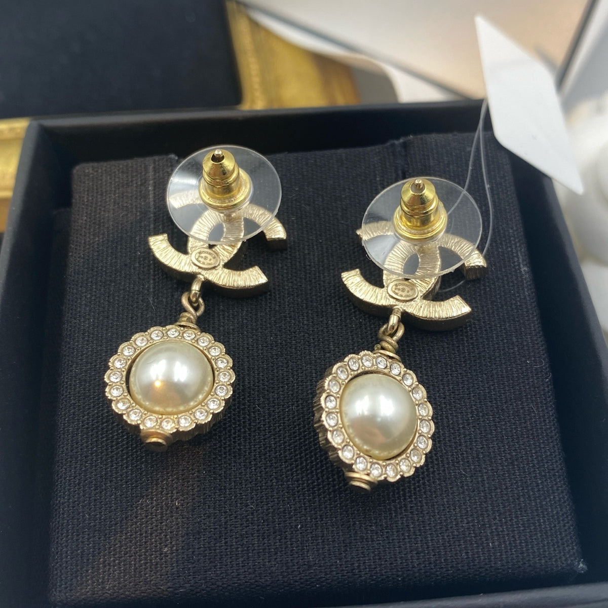 Chanel - Other - Gold-tone metal with imitation pearls and clear rhinestones - Gold