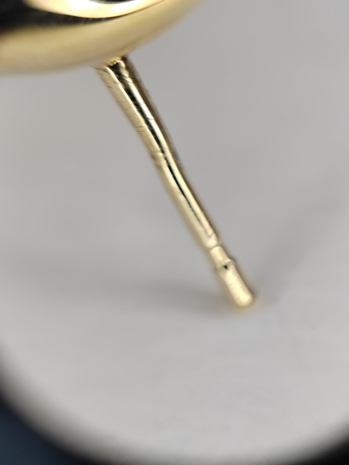 Chanel - Other - Gold-tone metal with imitation pearls and crystal accents - Gold