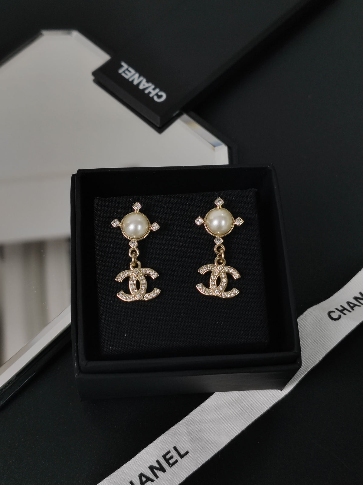 Chanel - Other - Gold-tone metal with imitation pearls and crystal embellishments - Gold